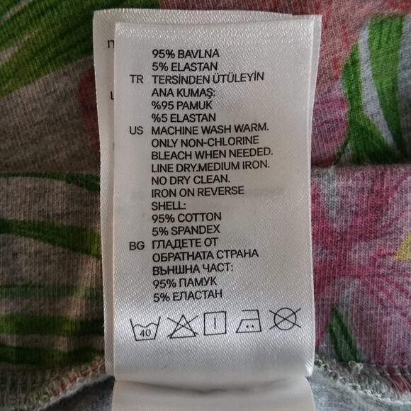 4/$30 H&M Divided Floral Circle Skirt Size Medium - Picture 4 of 4